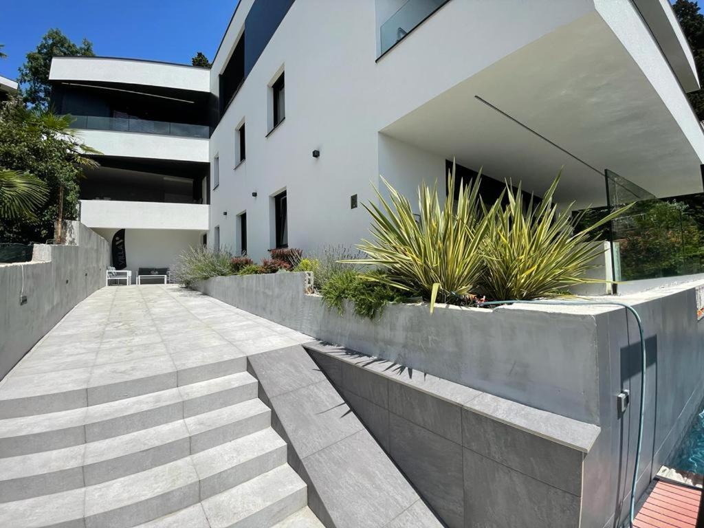 Aparthotel Villa V With Heated Pool Rijeka Zewnętrze zdjęcie